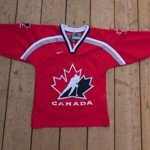 Vintage Nike Team Canada Hockey Jersey - Youth Medium
